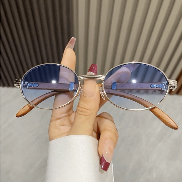 NEW Retro Silver Oval Metal Sunglasses with Light Blue Lens OS - Picture 2 of 4